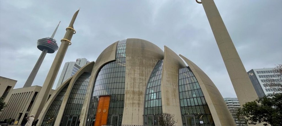 Almanya'da DİTİB Köln Merkez Camisi'ne kundaklama girişimi!