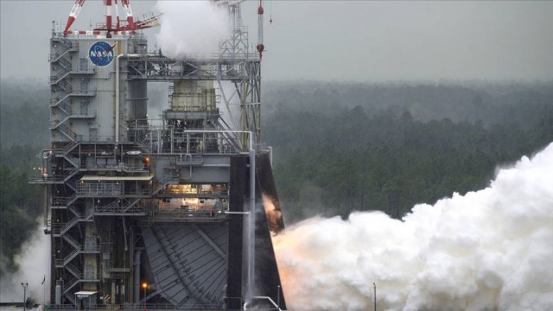 NASA, Ay seferlerinde kullanacağı roket motorunu test etti