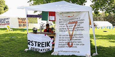 Almanya'da aktivistler iklim değişikliğine dikkati çekmek amacıyla açlık grevini sürdürüyor
