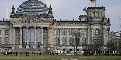 Almanya'da aralarında DAVA ve BIG'ın olduğu 35 siyasi oluşum AP seçimlerine katılabilecek