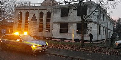 Almanya'da camiye boyalı saldırı