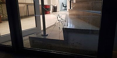 Almanya'da camiye taşlı saldırı!