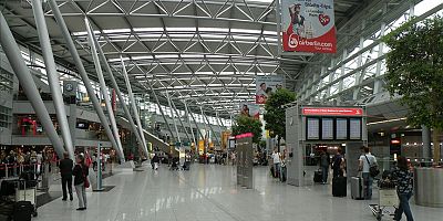 Almanya'da güvenlik görevlileri büyük havaalanlarında greve gitti