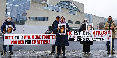 Almanya'da kızı PKK tarafından kaçırılan anne eylemini sürdürüyor