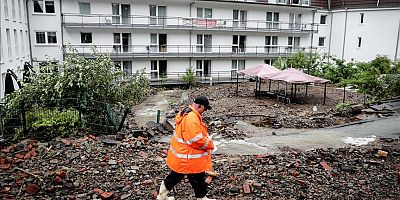 Almanya'da şiddetli yağışlar ve su baskınları sebebiyle insanlar evlerinden tahliye edildi