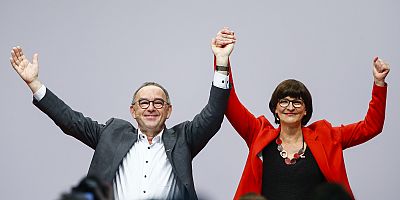 Almanya'da SPD'nin eş genel başkanları Norbert Walter-Borjans ve Saskia Esken oldu
