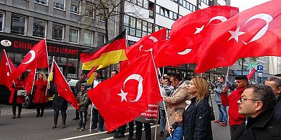 Almanya'da Türk çocukların hakları için gösteri