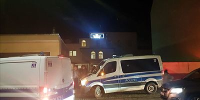 Almanya'da üç camide bomba paniği!