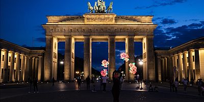 Almanya üçüncü ülkelerden turistik seyahat kısıtlamasını şartlı kaldırdı