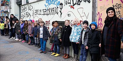 Berlin'de ırkçılığa karşı insan zinciri