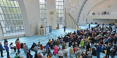 Erdoğan'ın açtığı camiye Almanlardan yoğun ilgi