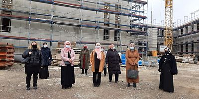 Kölnlü kadınlardan Monheim Camisine destek