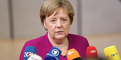 Merkel'den Avrupa'ya yükselen 'aşırı sağ' uyarısı