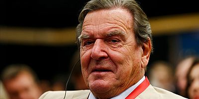 Schröder’in onursal üyeliği iptal edildi