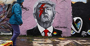Berlin duvarları sokakları süslüyor