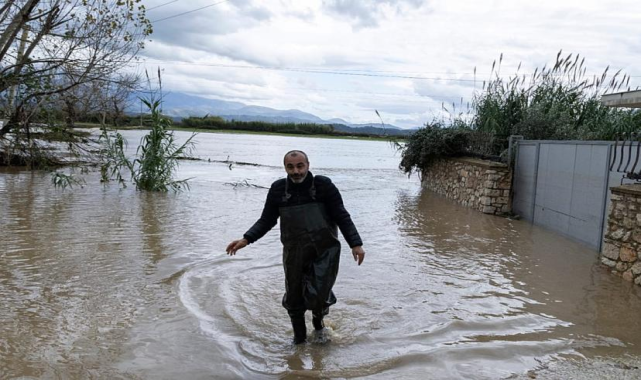 Şiddetli yağışlar Arnavutluk ve Yunanistan’ı vurdu: 1 ölü, yüzlerce tahliye