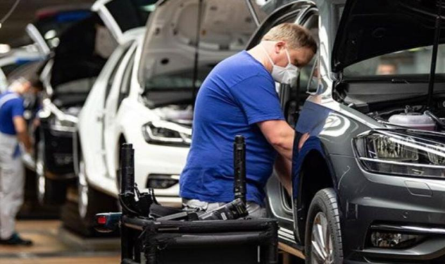 Alman Otomotiv Sektöründe Güven Yeniden Geriledi: Ekonomik Belirsizlik Etkisini Artırıyor