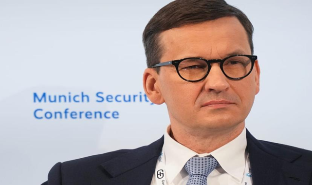 Polonya'nın eski başbakanı ve iki bakan yasa ihlali suçlamasıyla karşı karşıya