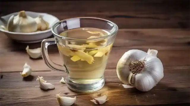 İlaçlara veda edin: Çöpe giden sarımsak kabukları bakın neye iyi geliyormuş!