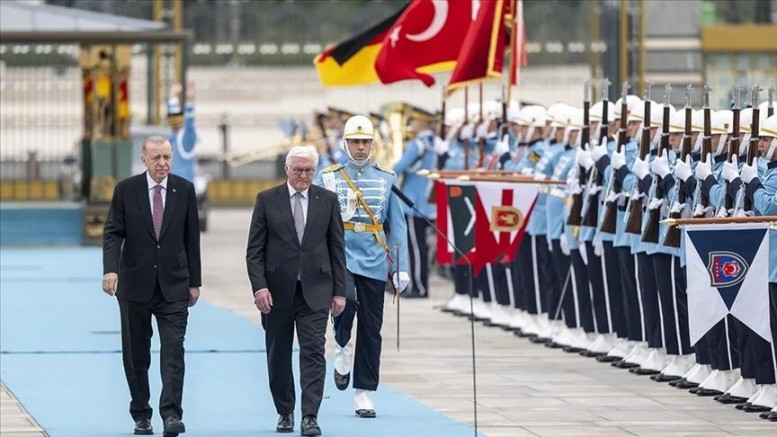 Erdoğan, Steinmeier'i resmi törenle karşıladı