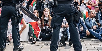 Alman Eğitim Bakanlığı, İsrail'i protesto eden öğrencilere sahip çıkan akademisyenleri listelemiş