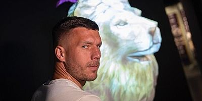 Alman golcü Lukas Podolski, 39 yaşında futbolu bıraktı