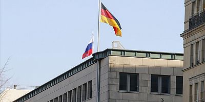 Alman hükümeti iki Rus diplomatı sınır dışı etme kararı aldı