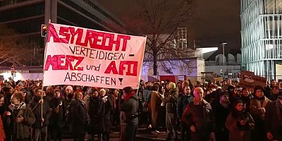 Almanya'da CDU/CSU'nun AfD ile İşbirliği Protesto Edildi