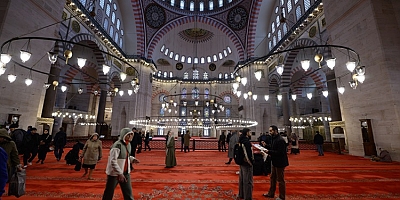 Almanya’da dikkat çeken anket: Gençler Katolik Kilisesinden çok İslam’a güveniyor