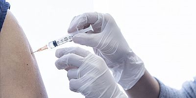 Almanya'da halkın yarısına Kovid-19 aşısının ilk dozu uygulandı