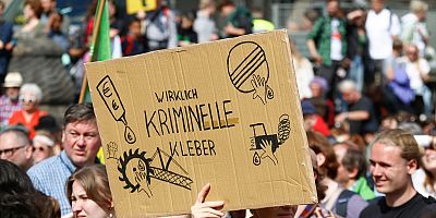 Almanya'da iklim aktivistleri gösteri yaptı