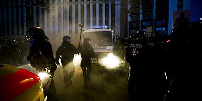 Almanya'da Kovid-19 protestosuna polis müdahale etti