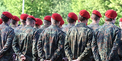 Almanya'da ordudaki personel eksikliğini gidermek için yabancıların askere alınması tartışılıyor