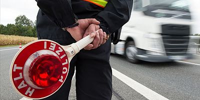 Almanya sınır kontrollerini 6 ay daha uzatacak