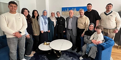 Bakan Göktaş'tan Berlin'deki İlk Kuşak Türk Ailelerine Ziyaret