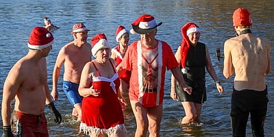 Berlin’de Geleneksel Noel Banyosu Gerçekleştirildi