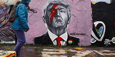 Berlin duvarları sokakları süslüyor