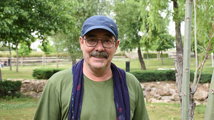 Fikret Kuşkan, “Bi Umut” Filminde Umuda ve İyiliğe Ses Oluyor