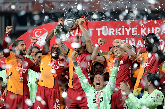 Galatasaray’da Çifte Kupa İçin Dev Prim! Yönetimden 10 Milyon Euro’luk Ödül