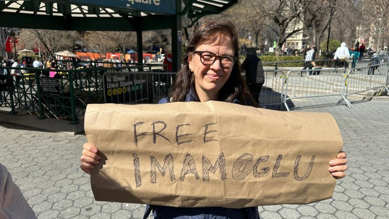 İmamoğlu’nun Gözaltına Alınması, New York’ta Protesto Edildi