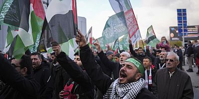 İsrail'in Gazze'ye saldırıları Almanya Başkonsolosluğu önünde protesto edildi