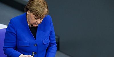 Merkel hükümeti zor durumda