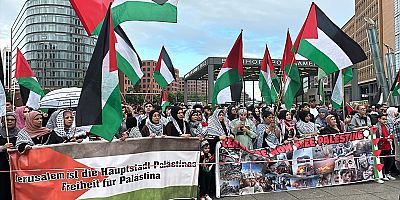 Potsdamer Meydanı'nda Filistin’e destek gösterisi
