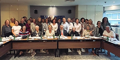 TÜKD İzmir’den Kadınlara Dijital Okuryazarlık Atağı: Prof. Dr. Vahap Tecim’den Yapay Zeka ve Dijital Güvenlik Eğitimi