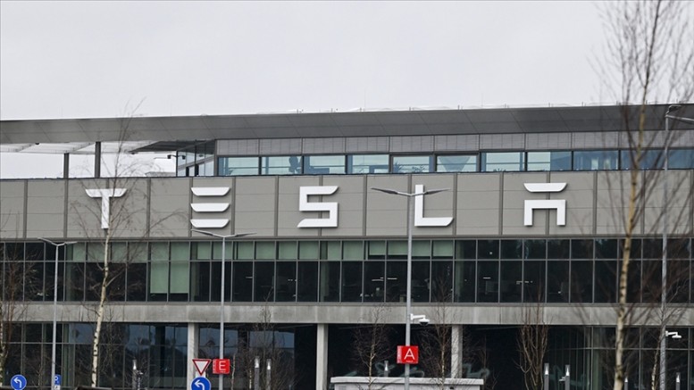 Tesla protestocularına polis müdahalesi!